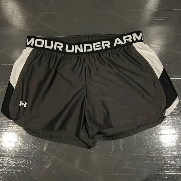 Womens Under Armour Shorts NWOT - Picture 1 of 3